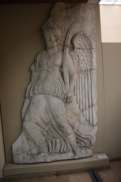 053-Мраморный барельеф богини победы Ники